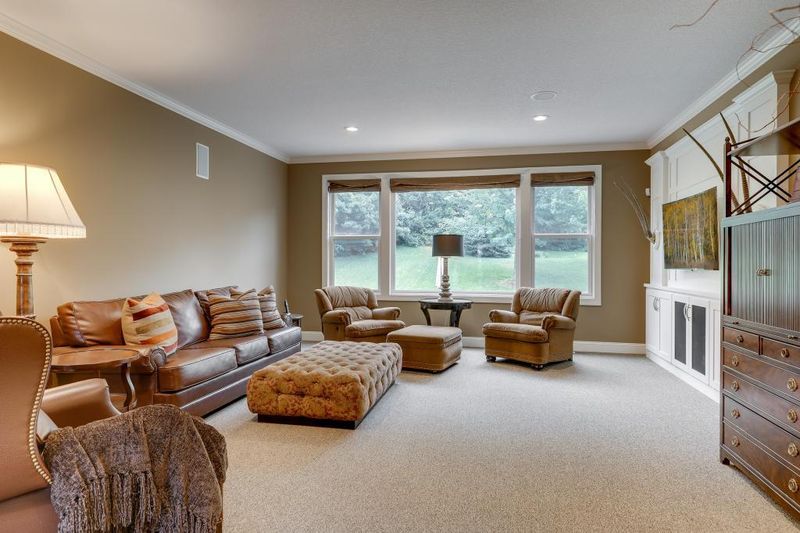 510 Brooklyn Ct, Eagan, MN 55123