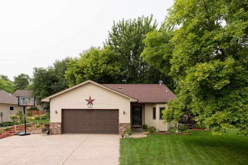1205 Highview Dr NE, New Prague, MN 56071
