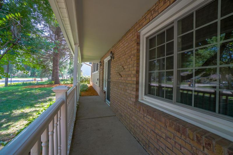 4011 Mcknight Rd N, White Bear Lake, MN 55110