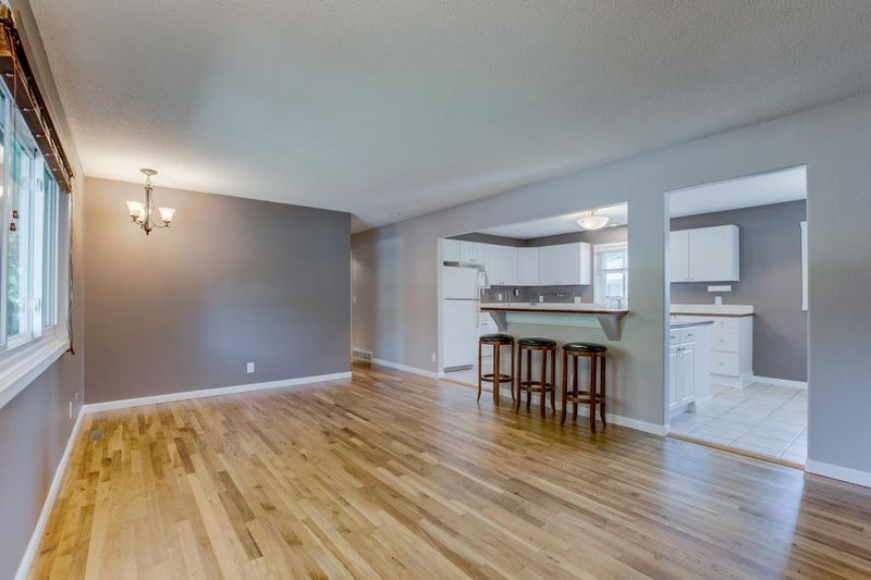 906 Paul Pw NE, Blaine, MN 55434