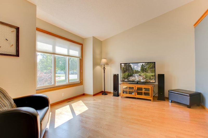5336 Helena Rd N, Oakdale, MN 55128