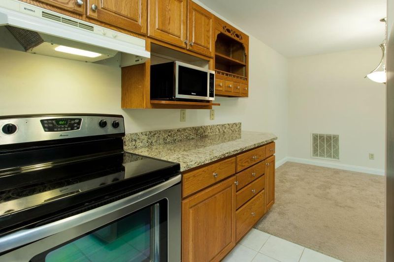 1146 E Travelers Trl #15, Burnsville, MN 55337