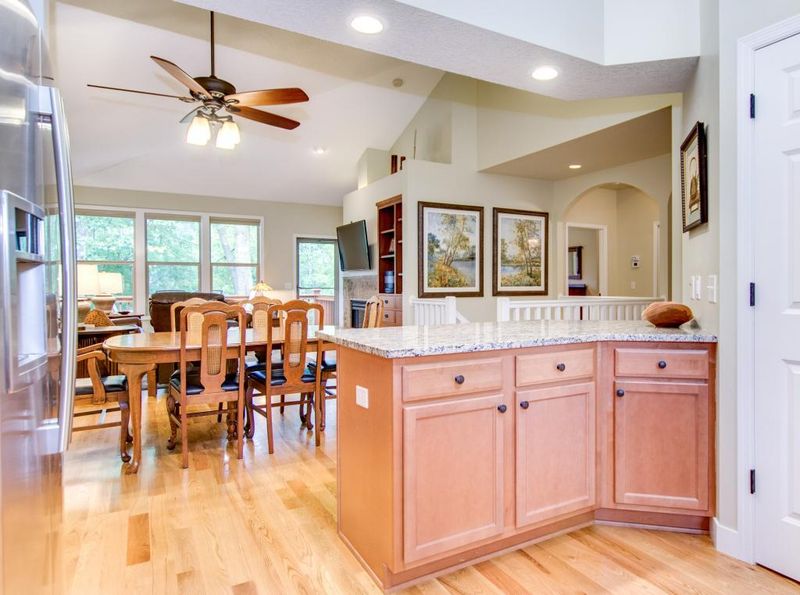 5116 Wild Marsh Dr, White Bear Lake, MN 55110
