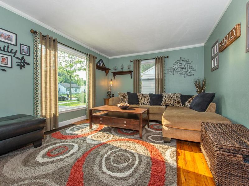 18 Harrison Ave S, Hopkins, MN 55343