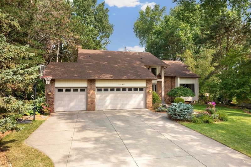 8050 Galway Rd, Woodbury, MN 55125
