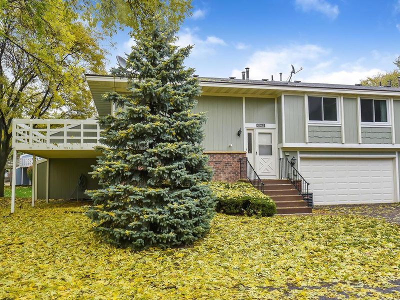 6943 Macbeth Cir, Woodbury, MN 55125