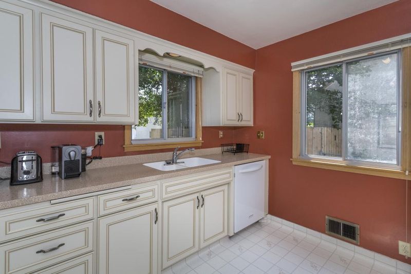 521 10th Ave NW, New Brighton, MN 55112