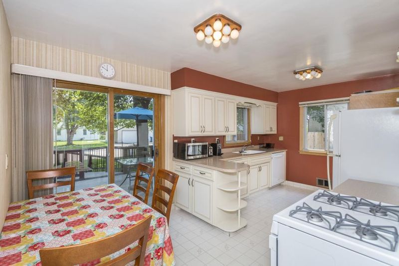 521 10th Ave NW, New Brighton, MN 55112