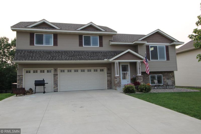 603 Ingalls Dr, Buffalo, MN 55313