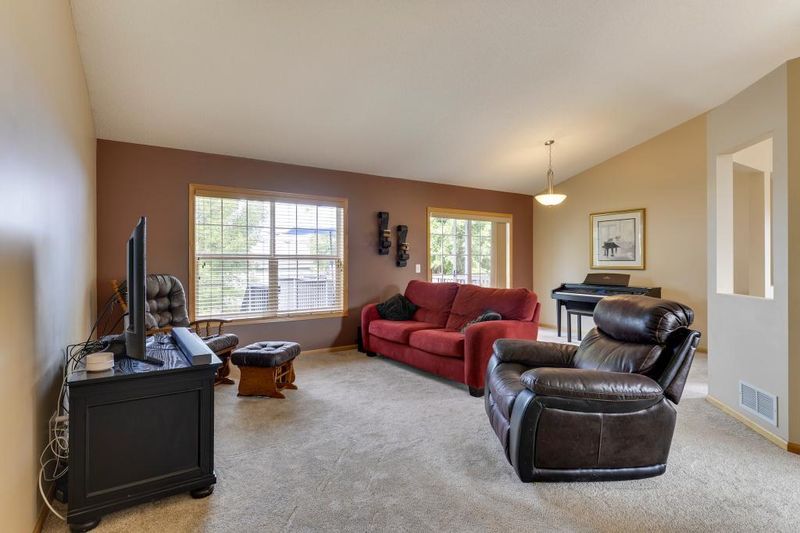 823 Lodge Dr, Jordan, MN 55352