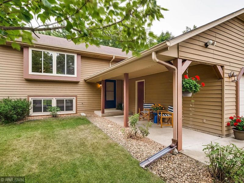 6441 46th St N, Oakdale, MN 55128