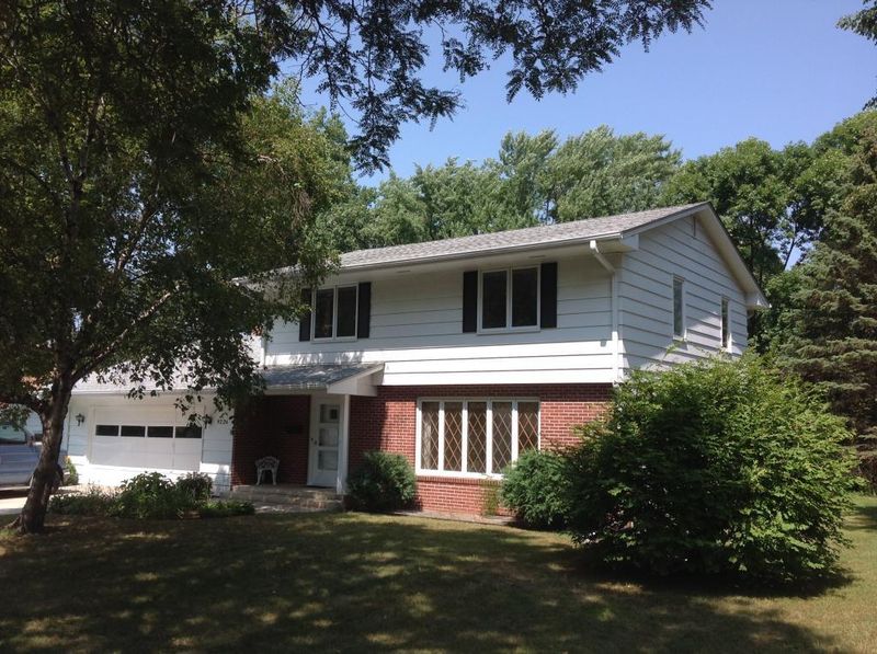 9226 W 23rd St, Saint Louis Park, MN 55426