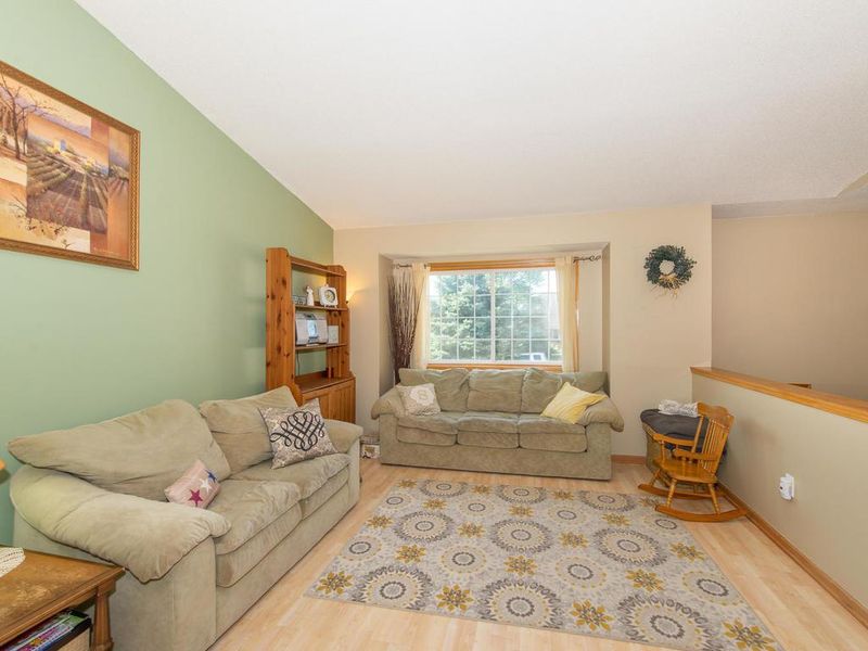 880 Sparrow Rd, Waconia, MN 55387