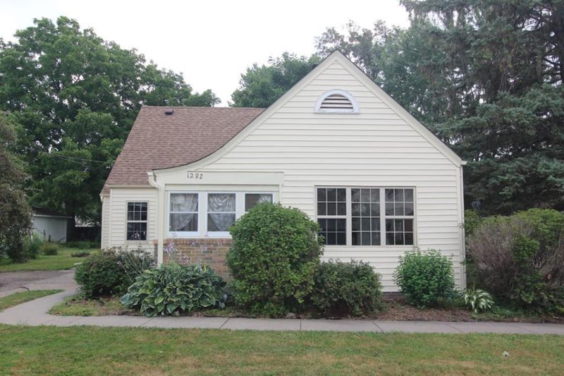 1282 Charlton St, West Saint Paul, MN 55118