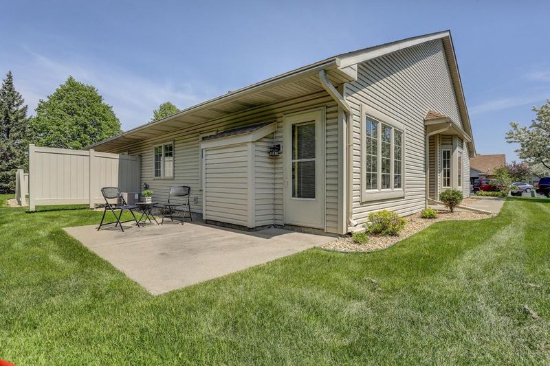 2991 Caroline Ct, Little Canada, MN 55117