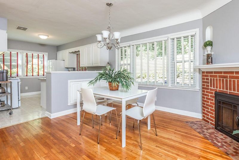 903 Lexington Pw S, Saint Paul, MN 55116