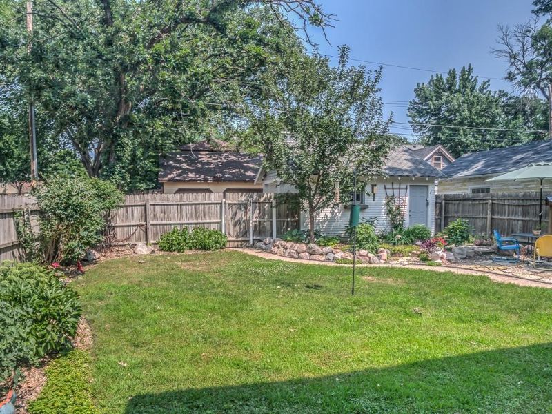 1637 Thomas Ave, Saint Paul, MN 55104