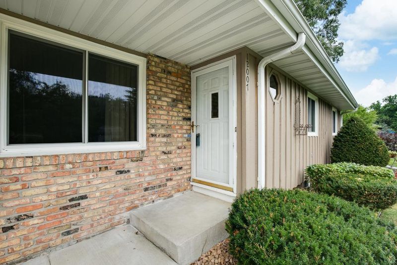 12007 Porter Dr, Champlin, MN 55316