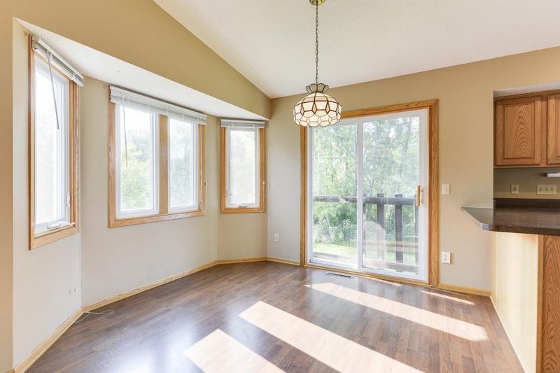 1862 Prairie Dr, Hugo, MN 55038