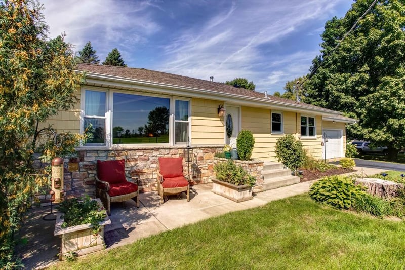 332 River Rd NE, Hanover, MN 55341