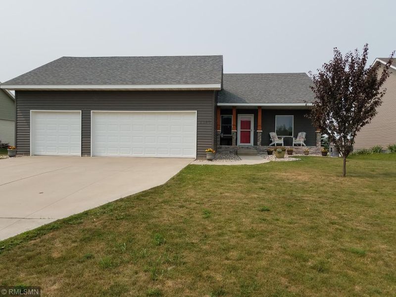 1120 Bridle Creek Dr, Jordan, MN 55352