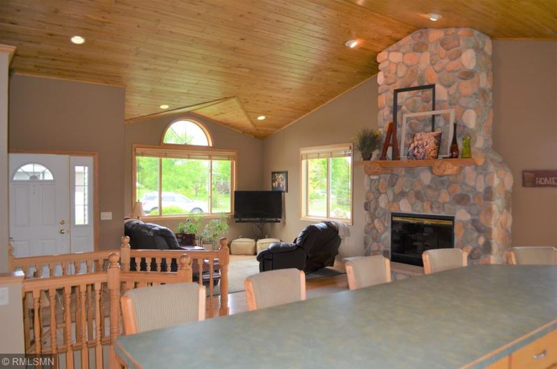 72559 237th St, Dassel, MN 55325
