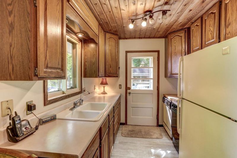10 Birch Bluff Rd, Excelsior, MN 55331