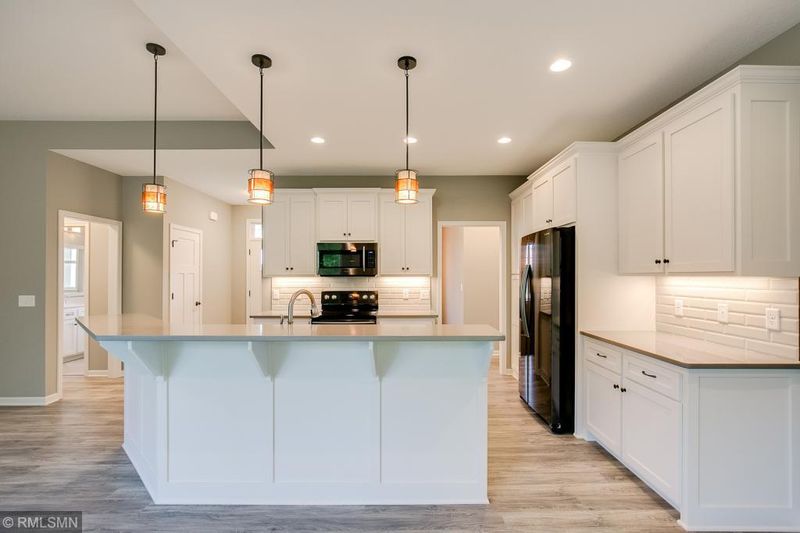2719 Davis St S, Cambridge, MN 55008