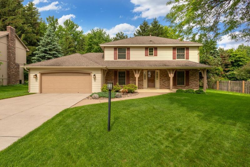 1234 Shannon Dr, Woodbury, MN 55125
