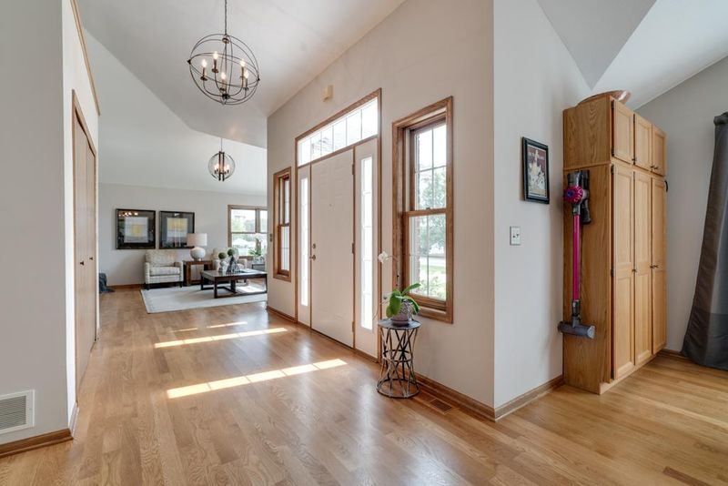 637 Keller Pw, Little Canada, MN 55117