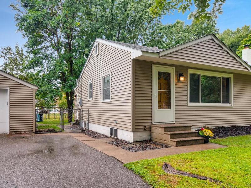 586 Emil Ave, Shoreview, MN 55126