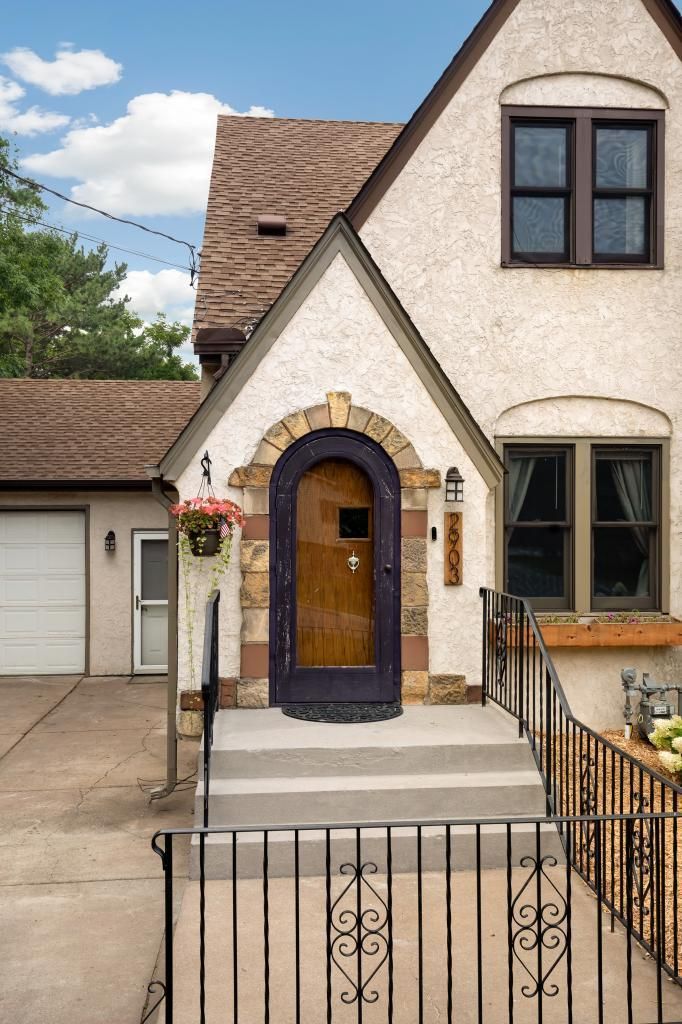 2903 Vanderbie St, Little Canada, MN 55117