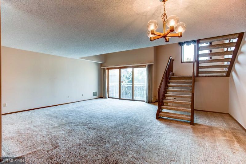 1372 Carling Dr #301, Saint Paul, MN 55108