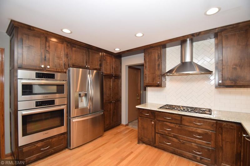 1478 Dawn Cir, Arden Hills, MN 55112