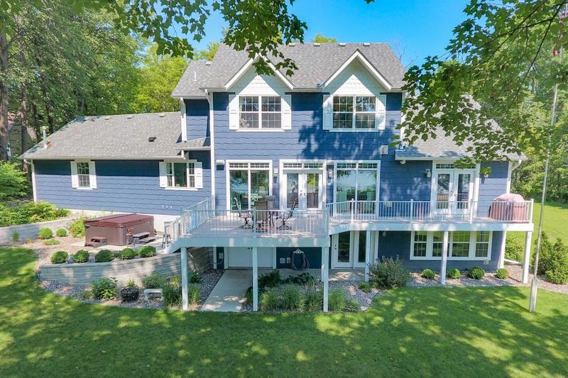 3017 Brooks Ln, Wayzata, MN 55391