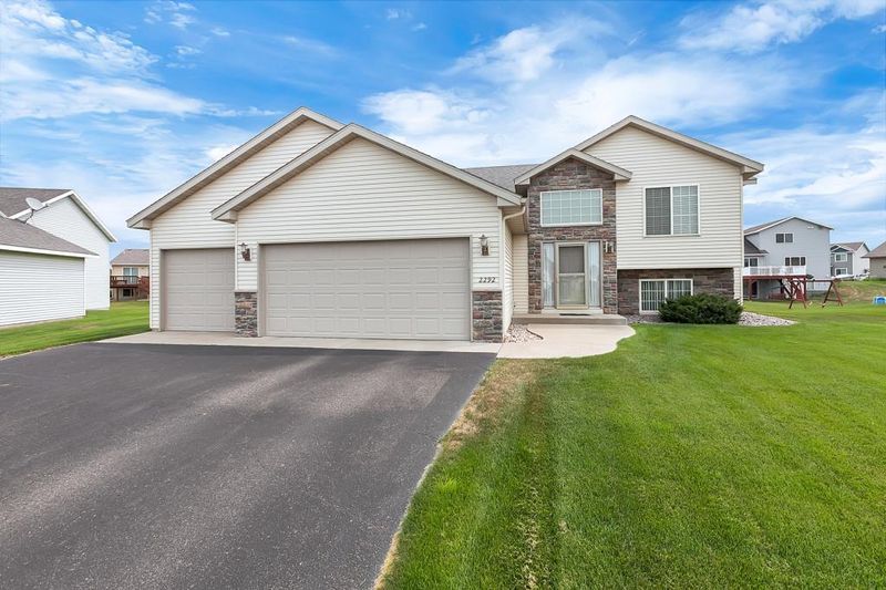 2292 Vermont Dr, Sartell, MN 56377