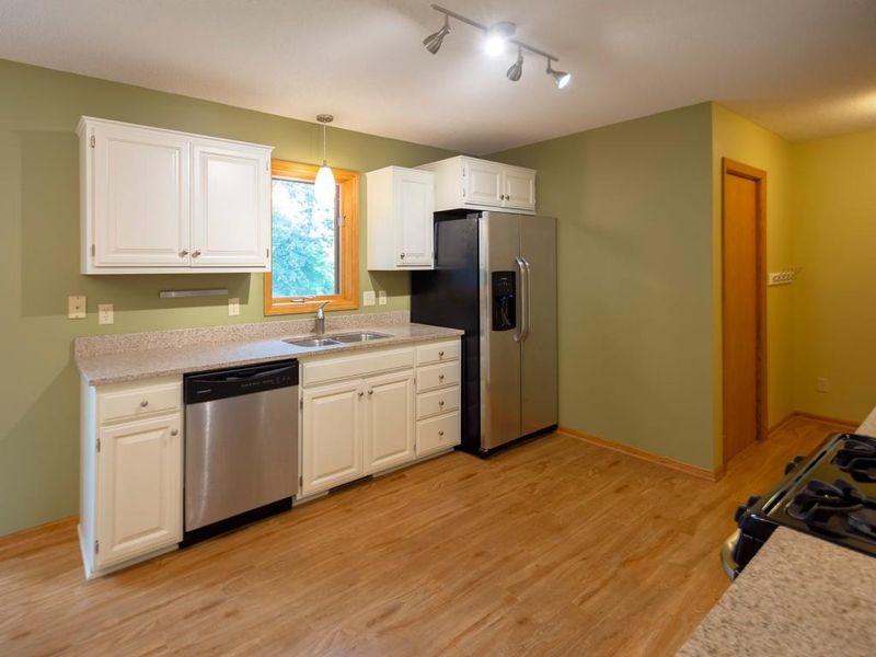 1949 Cope Ave E, Maplewood, MN 55109
