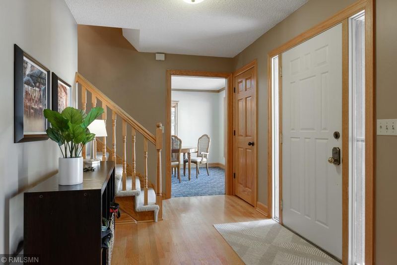 288 Timberline Trl, Vadnais Heights, MN 55127