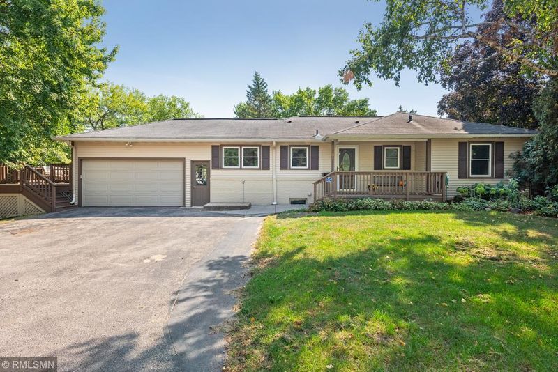 12101 Robin Cir, Minnetonka, MN 55305