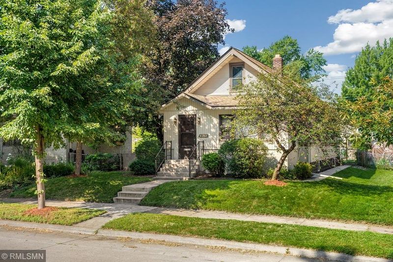 3915 Girard Ave N, Minneapolis, MN 55412
