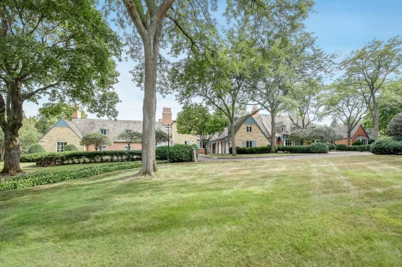 1482 Hunter Dr, Wayzata, MN 55391