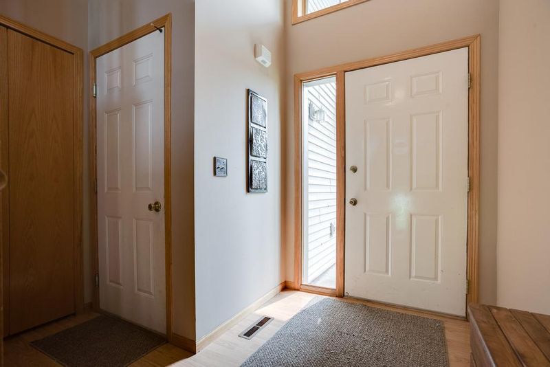 8392 Parkview Ave NE, Elk River, MN 55330