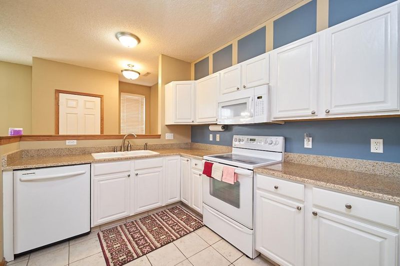 963 Providence Dr, Shakopee, MN 55379