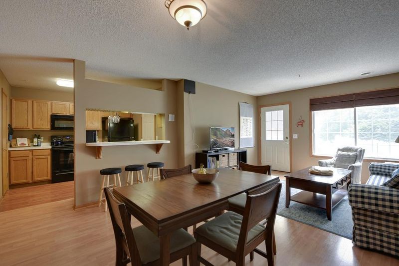 8890 Peep O Day Trl, Eden Prairie, MN 55347