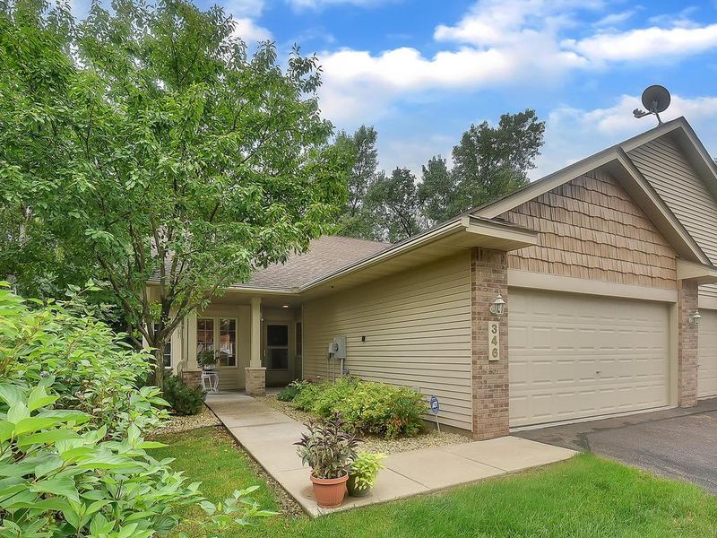346 Summer Ln, Maplewood, MN 55117