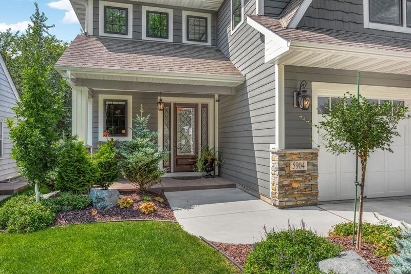 5904 York Ave S, Edina, MN 55410