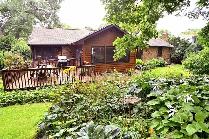 1650 Ridgewood Ln S, Roseville, MN 55113