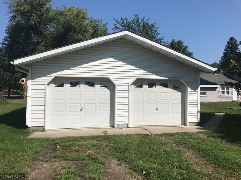 111 7th St NW, Little Falls, MN 56345