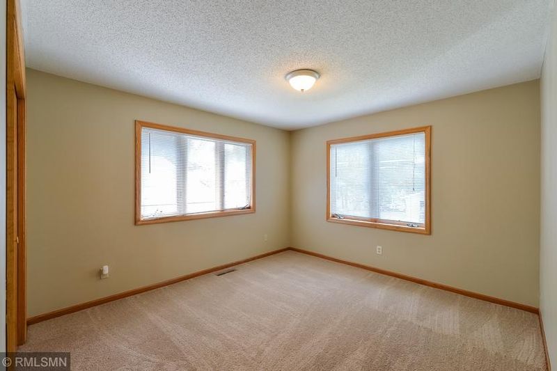 1644 Finch Ln, Mound, MN 55364