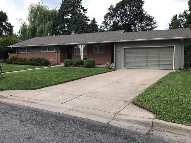 1609 Garden Ave, Roseville, MN 55113